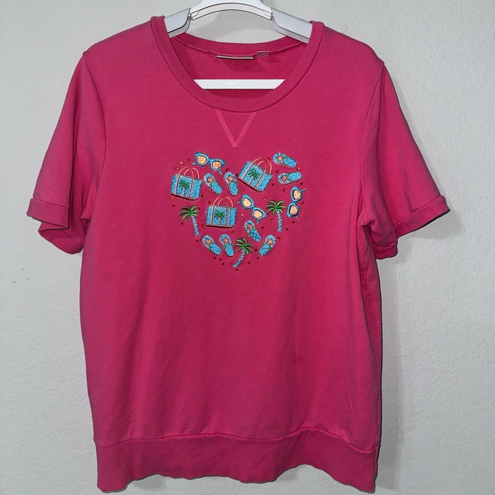 Quacker Factory Pink Cotton top with Beach/Vacation‎ inspired design Medium